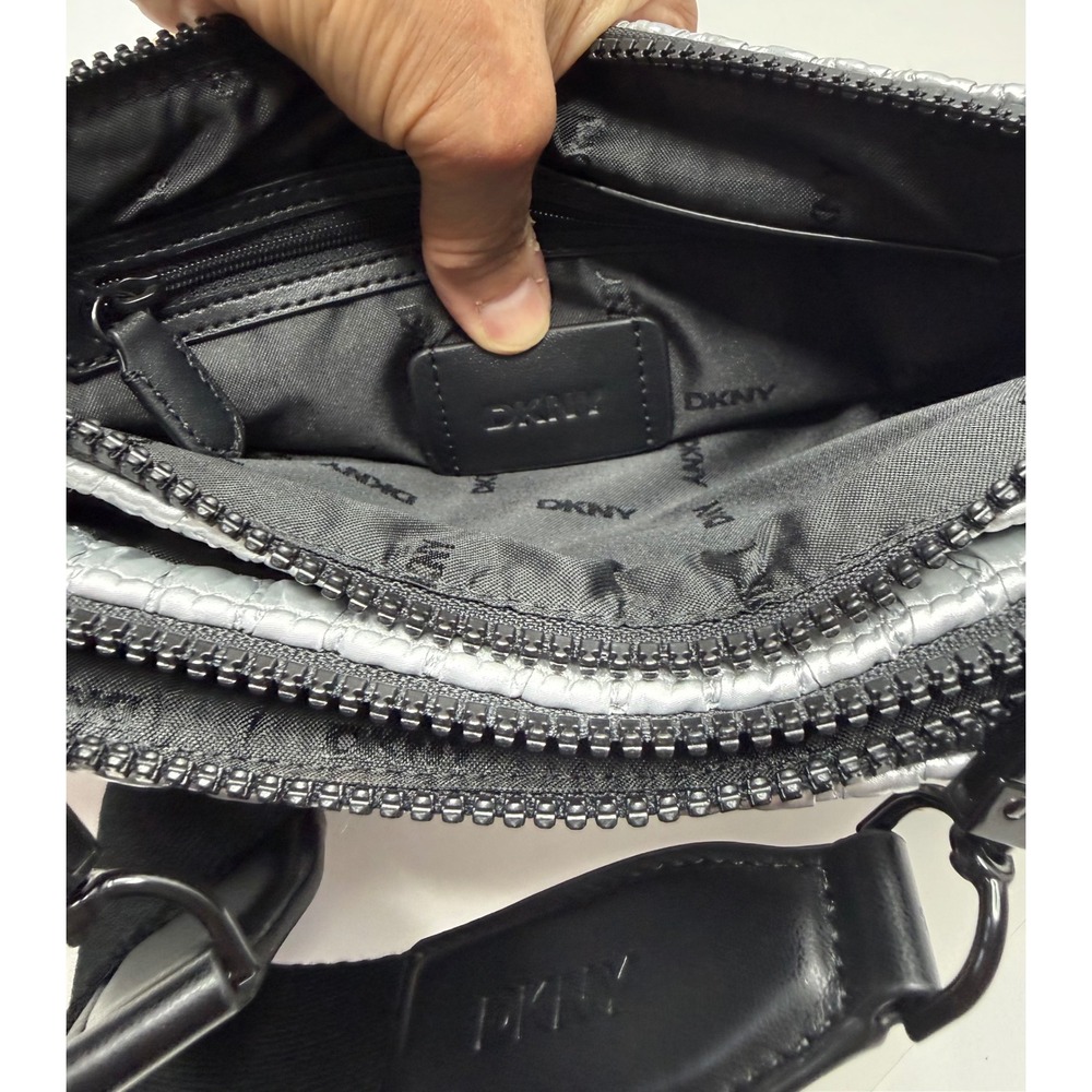 DKNY Mack East West Small Crossbody Silver Quilted Minimalist festival Y2k - Picture 6 of 9